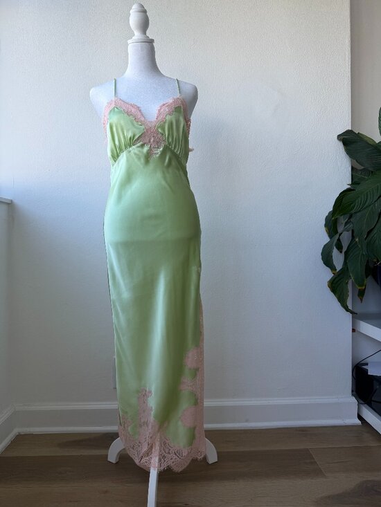 Alice + Olivia Dresses & Skirts - Alice and Olivia green and pink slip lace dress size 2
